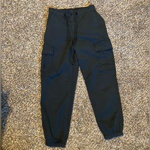 AE Baggy Cargo Joggers, size 4 short